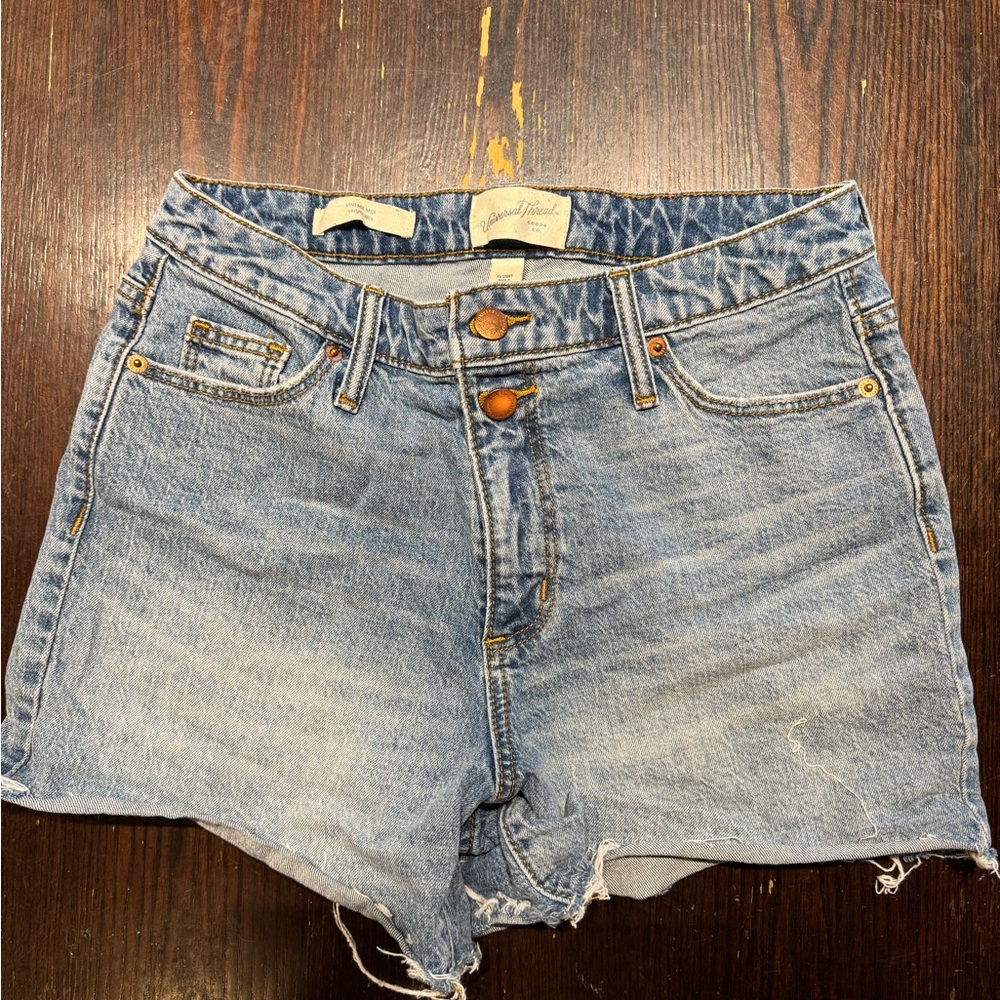 Cutoff Jean shorts